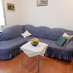 Apartment Lara *