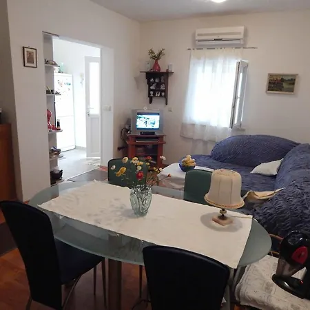 Lara Apartment *